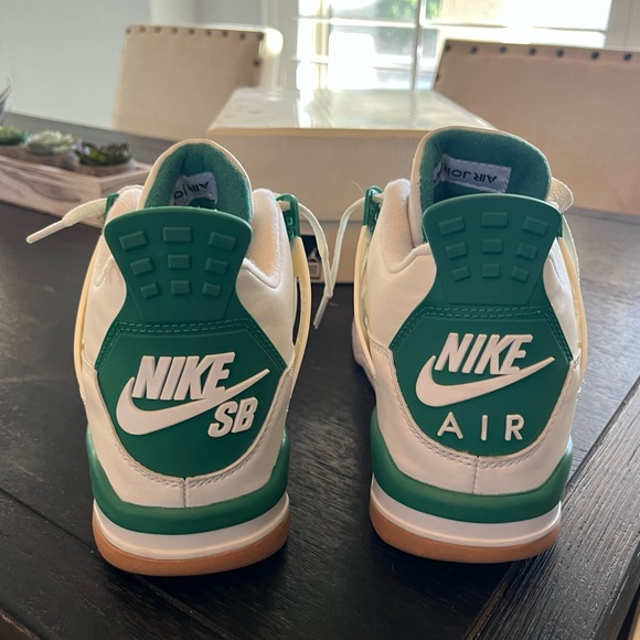 Air Jordan 4 Retro - White and Green Sneakers with Breathable Upper.  Worn once - Picture 5 of 6
